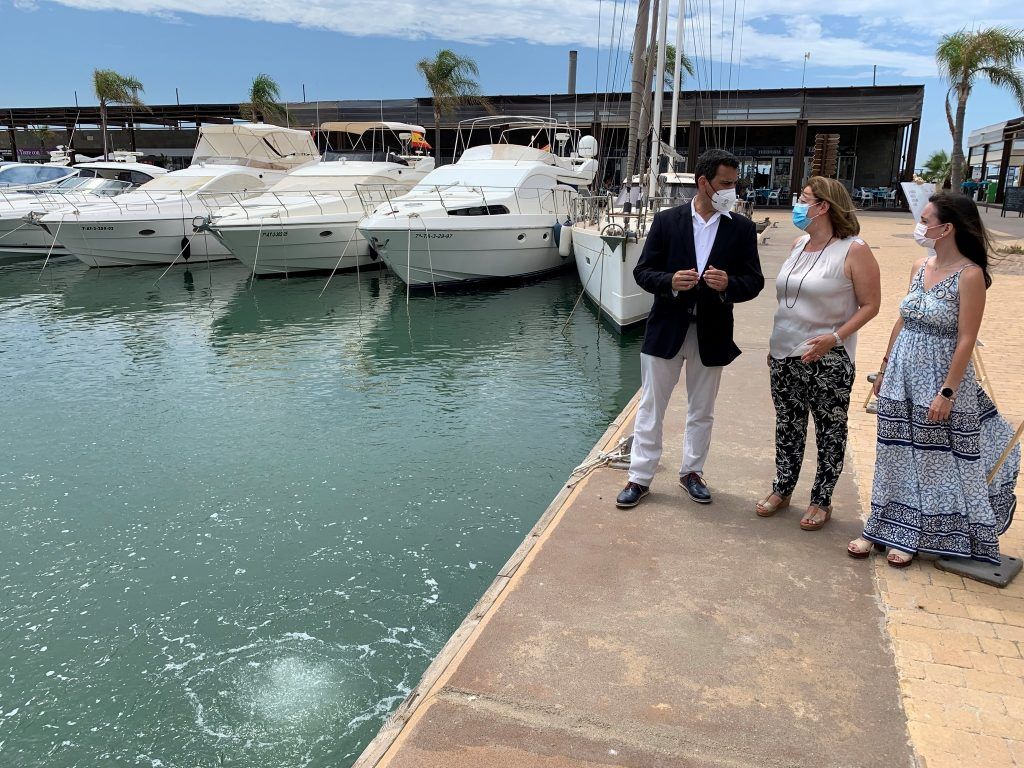 Fomento destaca la apuesta del puerto Marina de Las Salinas por la